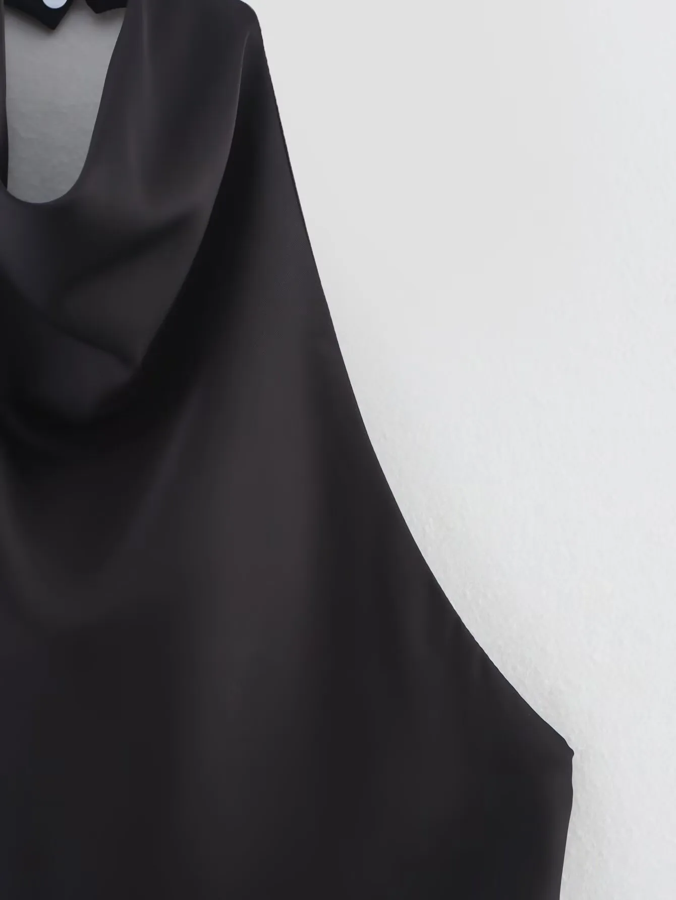 Women's Clothing Ins Internet Hot Silk Satin Texture Graceful And Fashionable Hanging Collar Top display picture 14