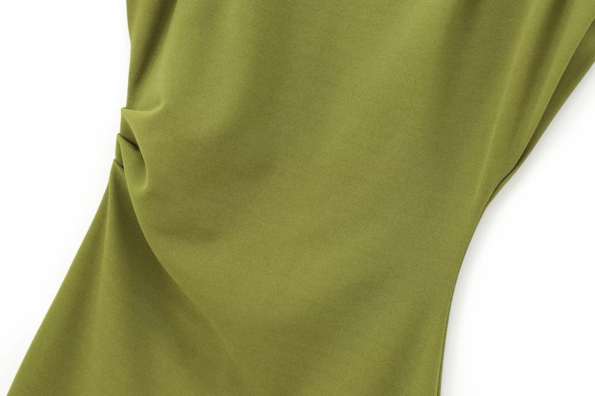 Women's Clothing Hot Sale At   Style Half Turtleneck Solid Color Pleated Belt Padded Shoulder Dress display picture 3
