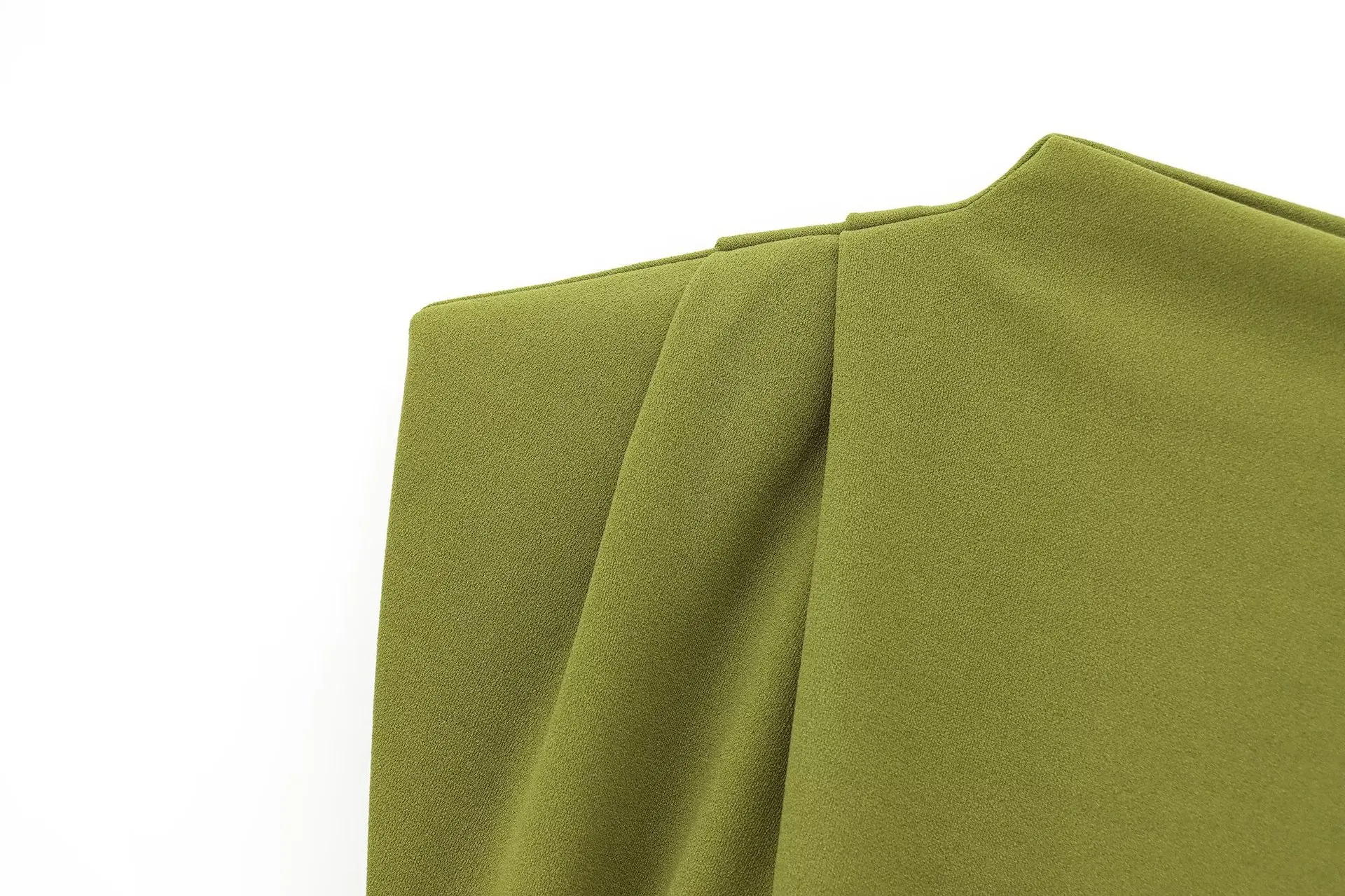 Women's Clothing Hot Sale At   Style Half Turtleneck Solid Color Pleated Belt Padded Shoulder Dress display picture 8