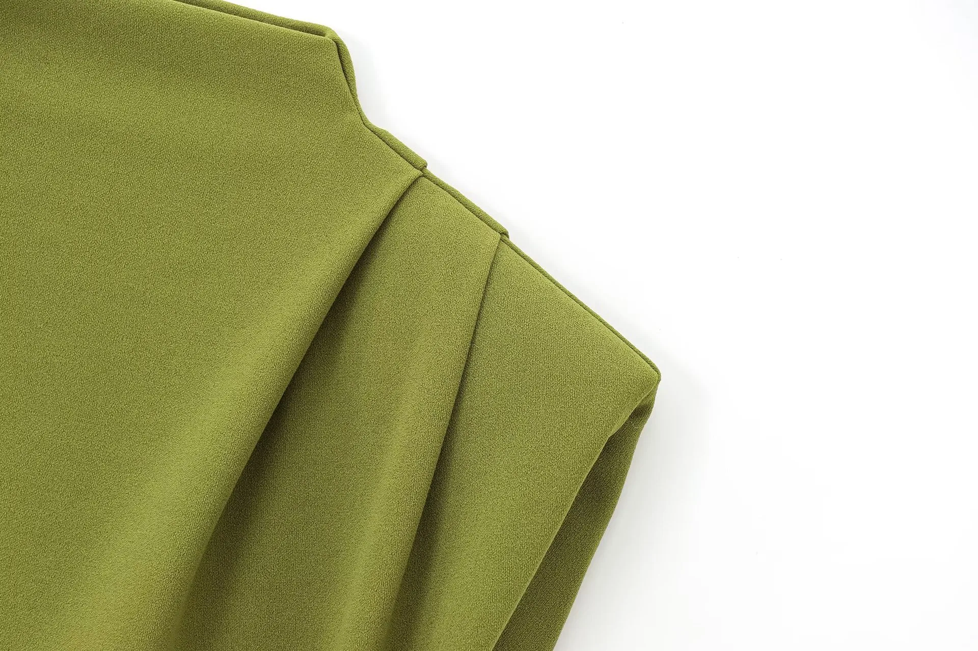 Women's Clothing Hot Sale At   Style Half Turtleneck Solid Color Pleated Belt Padded Shoulder Dress display picture 10