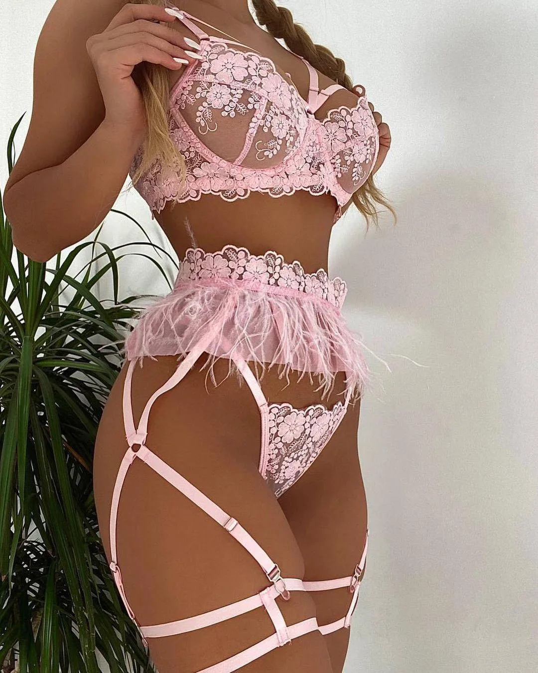 Nihaowholesale Wholesale New Lace Feather Embroidery Underwear Three-piece Female display picture 10