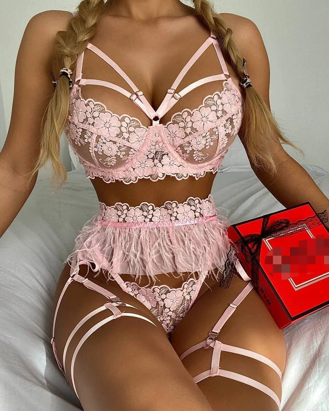 Nihaowholesale Wholesale New Lace Feather Embroidery Underwear Three-piece Female display picture 11