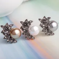 Super Vintage Pearl Five Leaf Flower Shell Pearl Earrings Stud Earrings main image 1