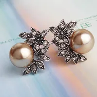 Super Vintage Pearl Five Leaf Flower Shell Pearl Earrings Stud Earrings main image 4