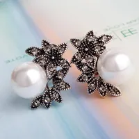 Super Vintage Pearl Five Leaf Flower Shell Pearl Earrings Stud Earrings main image 2