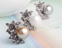Super Vintage Pearl Five Leaf Flower Shell Pearl Earrings Stud Earrings main image 5