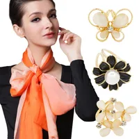 Ethnic Style Geometric Alloy Diamond Artificial Gemstones Women's Brooches main image 1