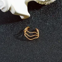 Korea Simple Metal Non-pierced Wave Ear Clip C-shaped Twist Ear Bone Clip High-end Earrings main image 3