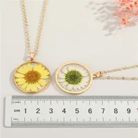 Retro Simple Daisy Pendant Resin Necklace main image 2