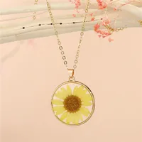 Retro Simple Daisy Pendant Resin Necklace main image 4