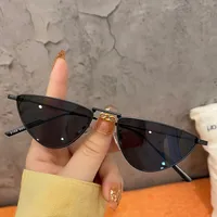 Fashion Metal Triangle Anti-ultraviolet Sunglasses main image 3