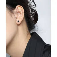 Fashion Geometric Round Micro-inlaid Black Agate S925 Sterling Silver Earrings main image 3