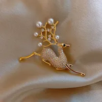 Flower Pearl Brooch Female Suit Anti-light Button Korean Fashion Pin Brooch Female main image 1