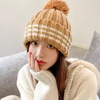 Women's Basic Solid Color Eaveless Wool Cap main image 1