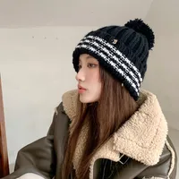 Women's Basic Solid Color Eaveless Wool Cap main image 3