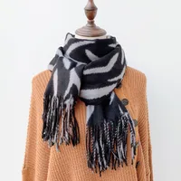 Women's Elegant Lady Geometric Imitation Cashmere Scarf main image 2