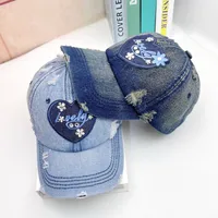 Women's Retro Sweet Color Block Embroidery Curved Eaves Baseball Cap main image 5