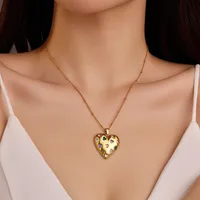 Classic Style Heart Shape 304 Stainless Steel Women's Pendant Necklace main image 3