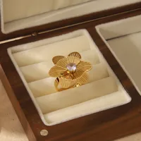 Wholesale Jewelry Elegant Vintage Style Solid Color Flower 304 Stainless Steel Zircon 18K Gold Plated Cutting Bracelets Earrings Necklace main image 3