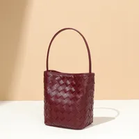 Women's Pu Leather Solid Color Basic Weave Bucket Magnetic Buckle Crossbody Bag main image 2