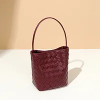 Women's Pu Leather Solid Color Basic Weave Bucket Magnetic Buckle Crossbody Bag main image 3