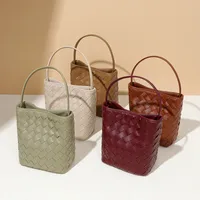 Women's Pu Leather Solid Color Basic Weave Bucket Magnetic Buckle Crossbody Bag main image 1