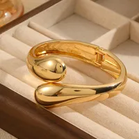 Casual Elegant Geometric 304 Stainless Steel Alloy 18K Gold Plated Women's Bangle main image 3