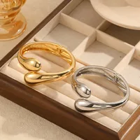 Casual Elegant Geometric 304 Stainless Steel Alloy 18K Gold Plated Women's Bangle main image 1