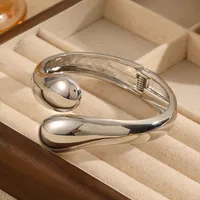 Casual Elegant Geometric 304 Stainless Steel Alloy 18K Gold Plated Women's Bangle main image 4