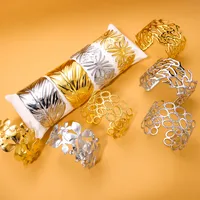 Retro Simple Style Leaves Solid Color Flower Titanium Steel Bangle In Bulk main image 3