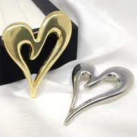 Simple Style Pin Heart Shape Alloy Hollow Out Women's Brooches 1 Piece main image 1