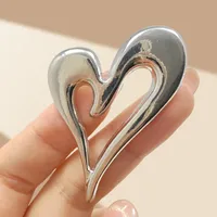 Simple Style Pin Heart Shape Alloy Hollow Out Women's Brooches 1 Piece main image 4