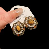1 Pair Elegant Retro Geometric Alloy Tiger Eye Rhinestones Ear Studs main image 1