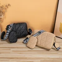Women's Medium Pu Leather Solid Color Lingge Basic Classic Style Zipper Crossbody Bag main image 3