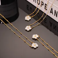 Simple Style Flower Titanium Steel Wholesale Pendant Necklace main image 2