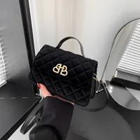 Women's Small Velvet Solid Color Elegant Vintage Style Streetwear Square Flip Cover Crossbody Bag main image 5