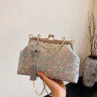 Women's Medium Flower Elegant Classic Style Embroidery Square Clasp Frame Crossbody Bag main image 8