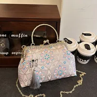 Women's Medium Flower Elegant Classic Style Embroidery Square Clasp Frame Crossbody Bag main image 7