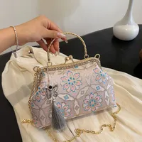 Women's Medium Flower Elegant Classic Style Embroidery Square Clasp Frame Crossbody Bag main image 2