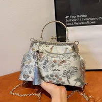 Women's Medium Flower Elegant Classic Style Embroidery Square Clasp Frame Crossbody Bag main image 4