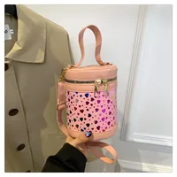 Women's Medium Pu Leather Color Block Heart Shape Streetwear Cylindrical Zipper Crossbody Bag sku image 3