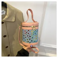 Women's Medium Pu Leather Color Block Heart Shape Streetwear Cylindrical Zipper Crossbody Bag sku image 2