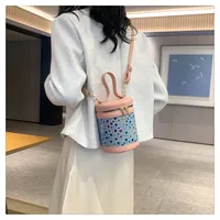 Women's Medium Pu Leather Color Block Heart Shape Streetwear Cylindrical Zipper Crossbody Bag main image 4