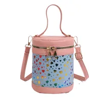 Women's Medium Pu Leather Color Block Heart Shape Streetwear Cylindrical Zipper Crossbody Bag main image 3