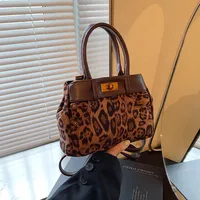 Foreign Trade Niche Leopard Print Bag Female 2024 New Popular All-Matching Messenger Bag Autumn And Winter Portable Bucket Bag Small Carrying Bag main image 1