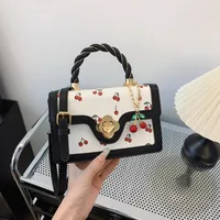 Women's Pu Leather Solid Color Streetwear Square Magnetic Buckle Handbag main image 4