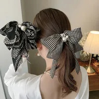 Women's Simple Style Bow Knot Pearl Hair Clip main image 1