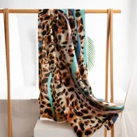 Women's Elegant Leopard Imitation Cashmere Scarf main image 1