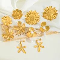 1 Pair Elegant Retro Artistic Irregular Flower 304 Stainless Steel Imitation Pearl Zircon 18K Gold Plated Ear Studs main image 2