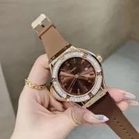 Elegant Modern Style Round Buckle Quartz main image 2